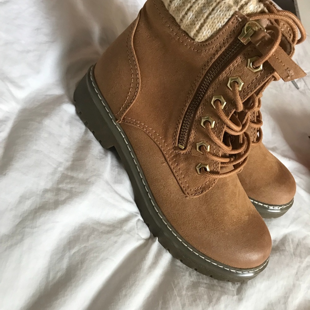 ‼️brand new Austin boots‼️